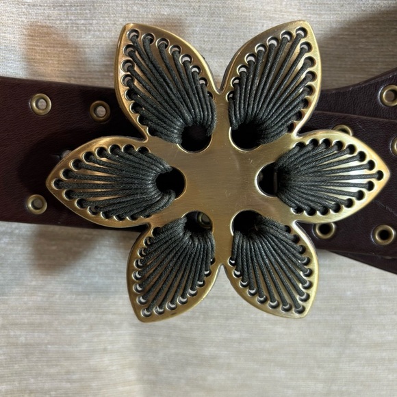 Brown Leather Belt with Floral Buckle with Eyelets Tapering With Hook Closure - Picture 2 of 8